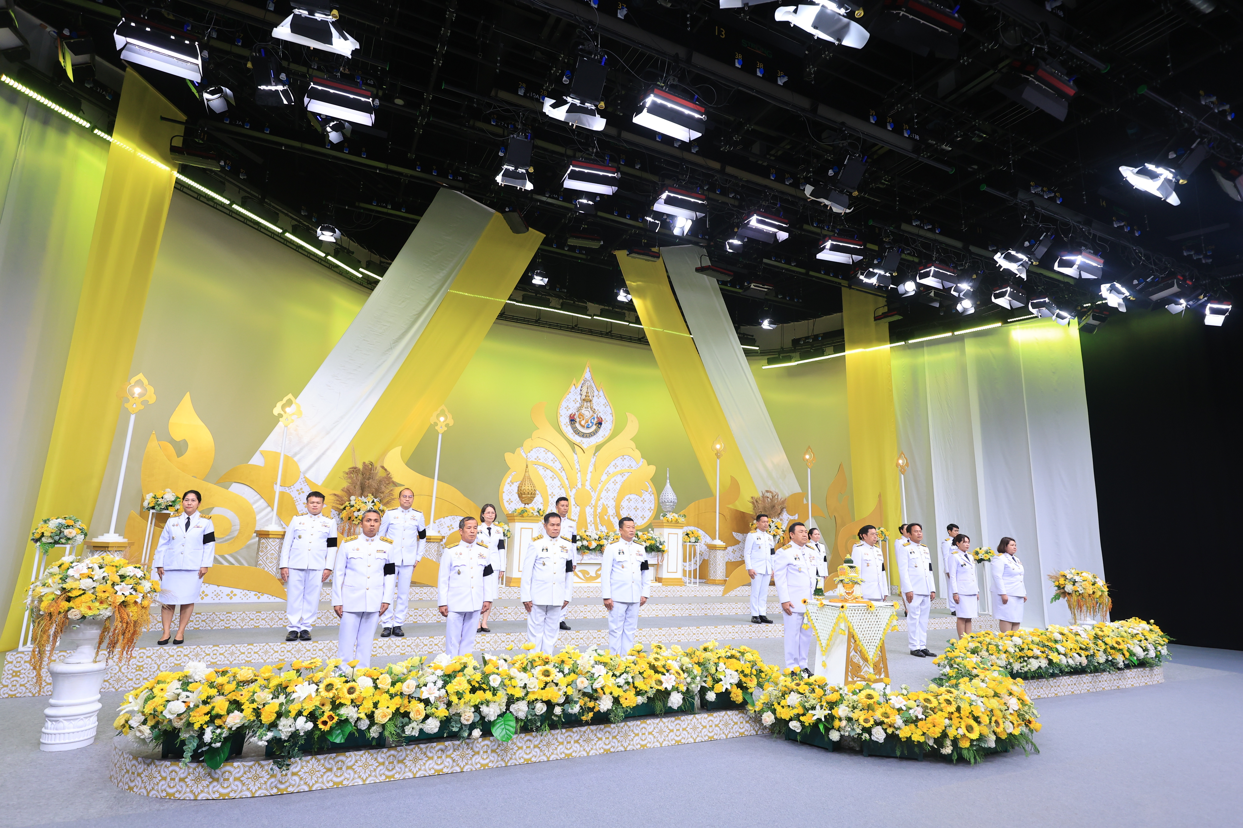 title - คณะผู้บริหาร ส.ป.ก. บันทึกเทปถวายพระพรชัยมงคล เนื่องในโอกาสมหามงคลเฉลิมพระชนมพรรษา 74 พรรษา พระบาทสมเด็จพระปรเมนทรรามาธิบดีศรีสินทร มหาวชิราลงกรณ พระวชิรเกล้าเจ้าอยู่หัว